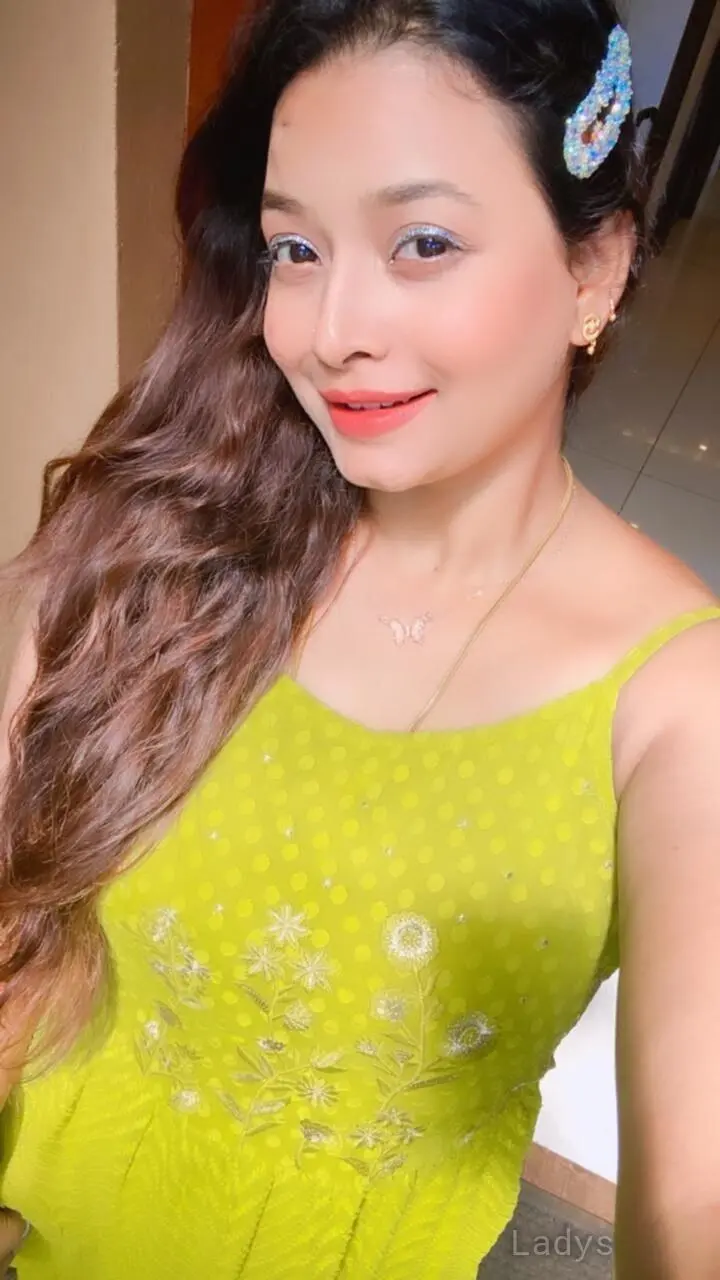Alisha,  years old Bhopal escort girl with big tits, height  sm, Weight  kg
