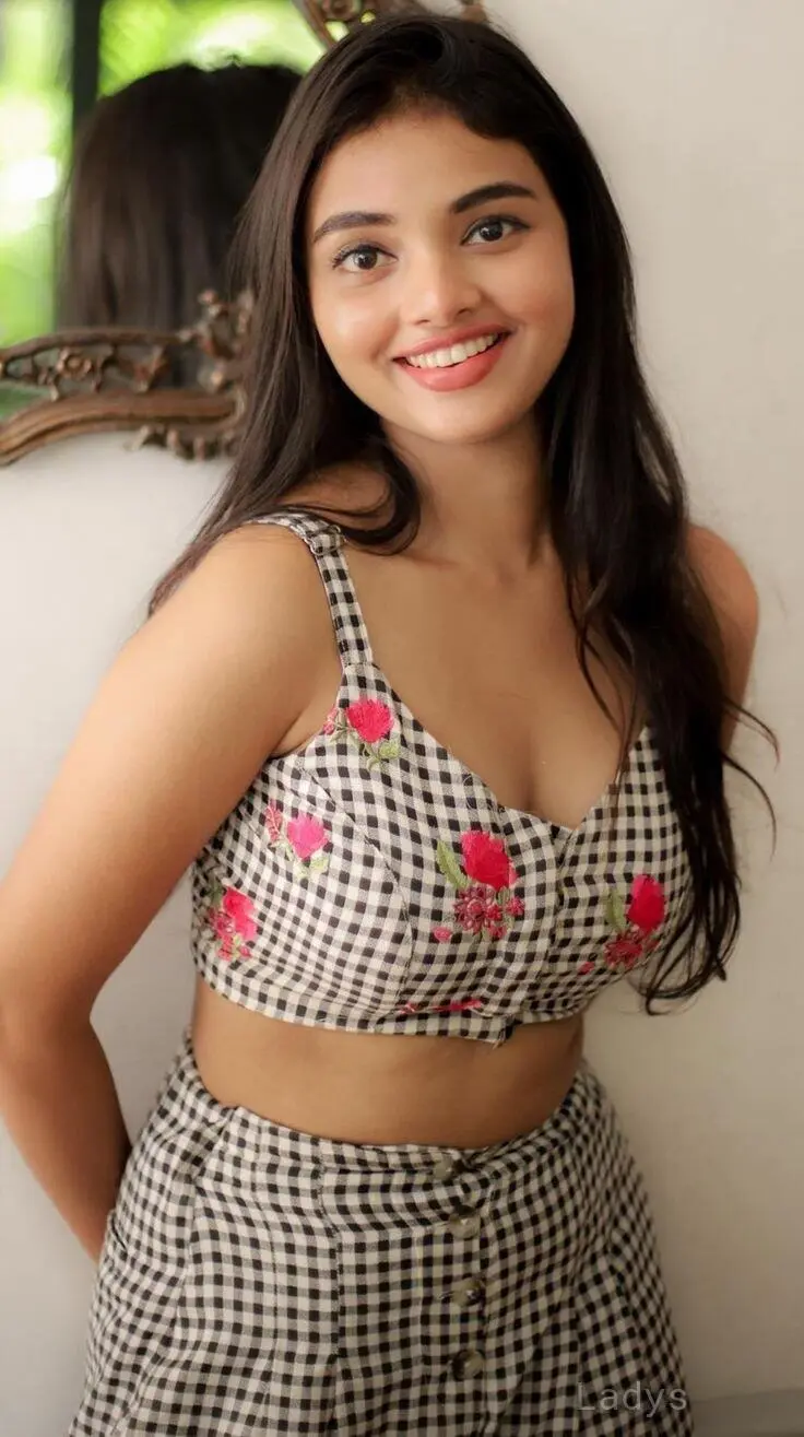 Shakshi, 22 years old Bhopal escort girl with big tits, height 160 sm, Weight kg