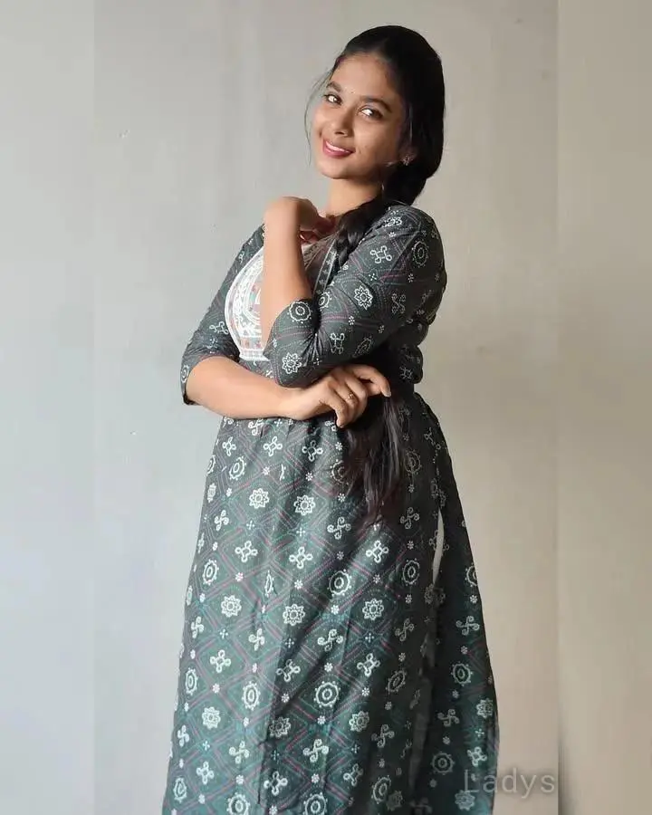 Jvikiya Hard and Romantic Experience, 23 years old Biarritz escort girl with big tits, height 154 sm, Weight  kg