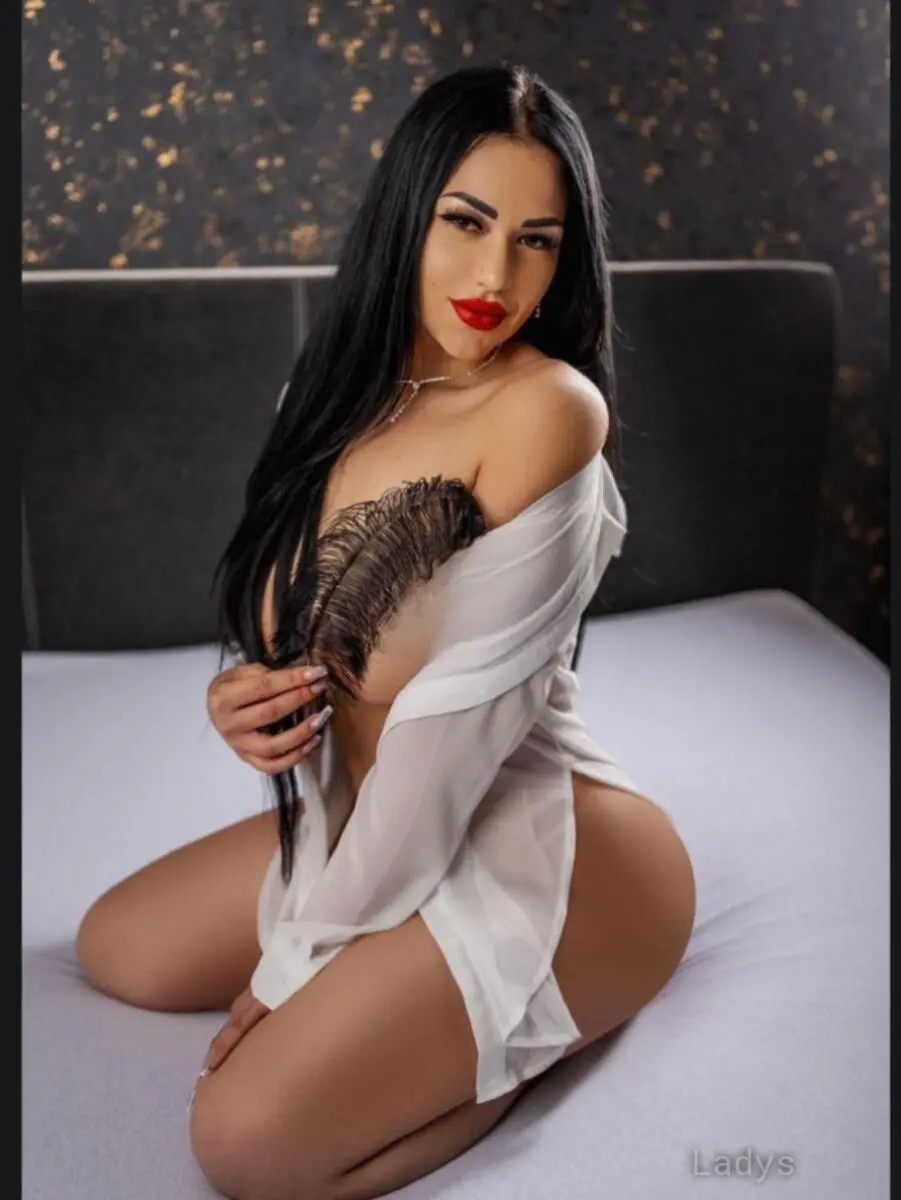 Melli, 25 years beautiful nude Birmingham escorts girl, height 163 sm, Weight 67 kg