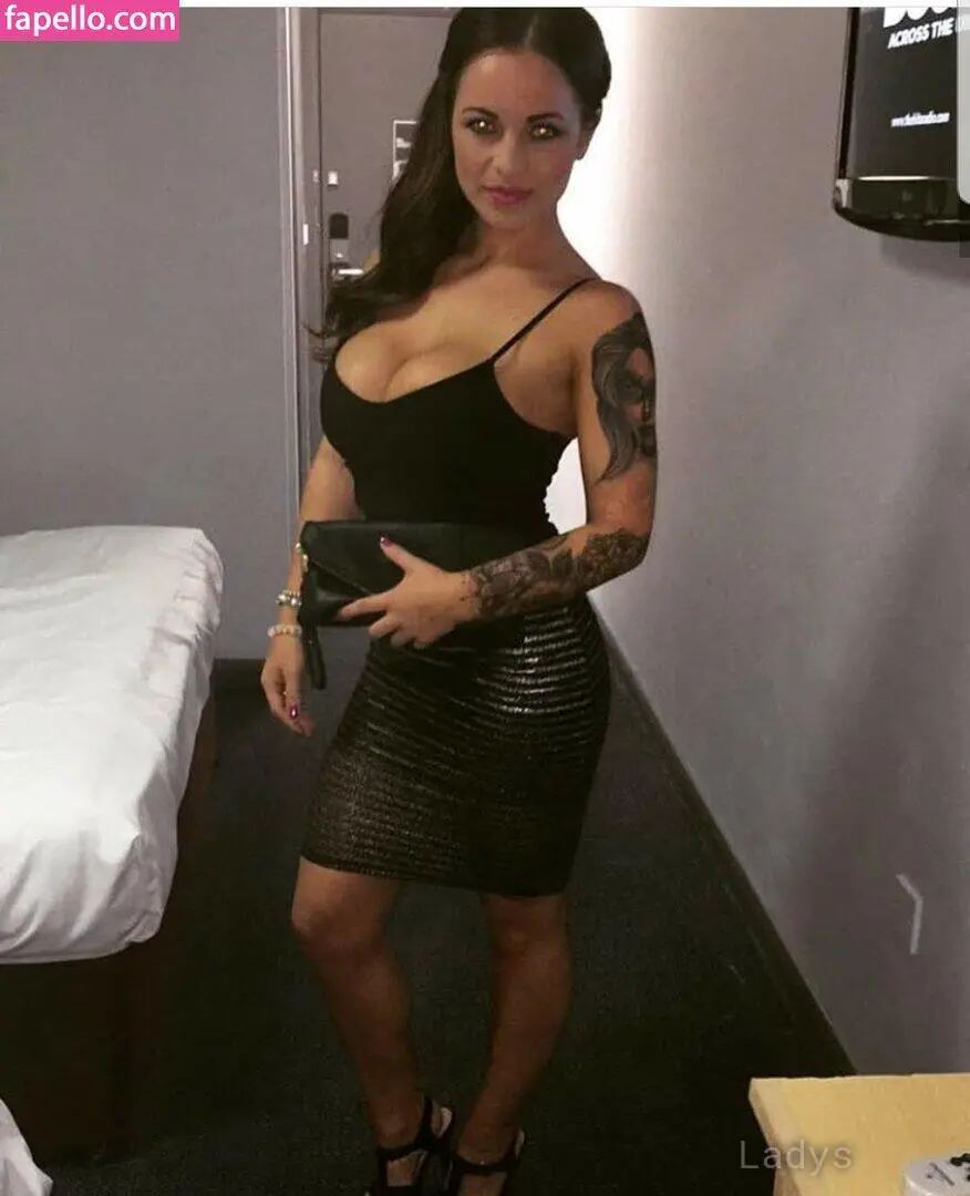 Sophia Leigh, 32 years beautiful nude Birmingham escorts girl, height 162 sm, Weight 67 kg