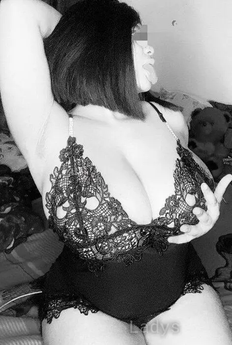 Tina, 24 years beautiful nude Birmingham escorts girl, height 170 sm, Weight 84 kg