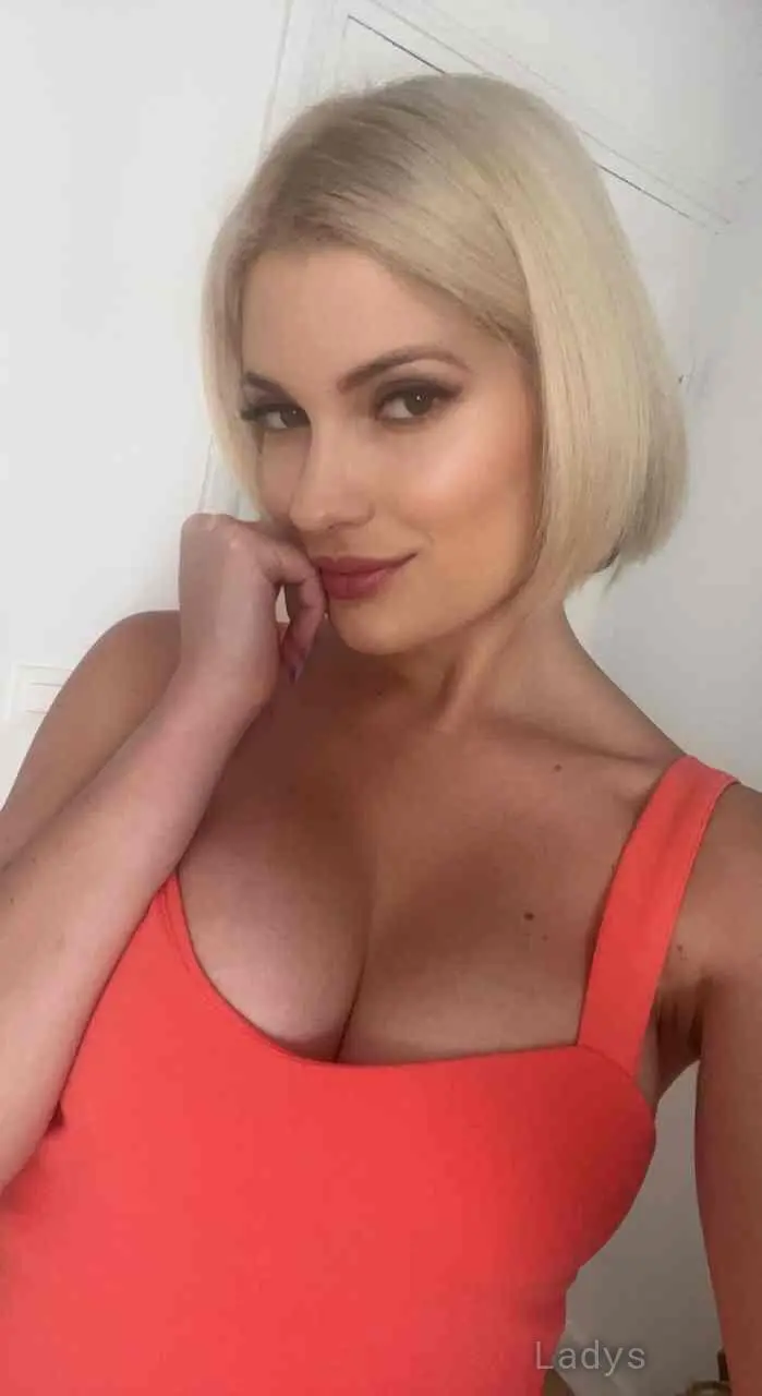 Carine romon, 32 years beautiful nude Bochum escorts girl, height 160 sm, Weight 60 kg