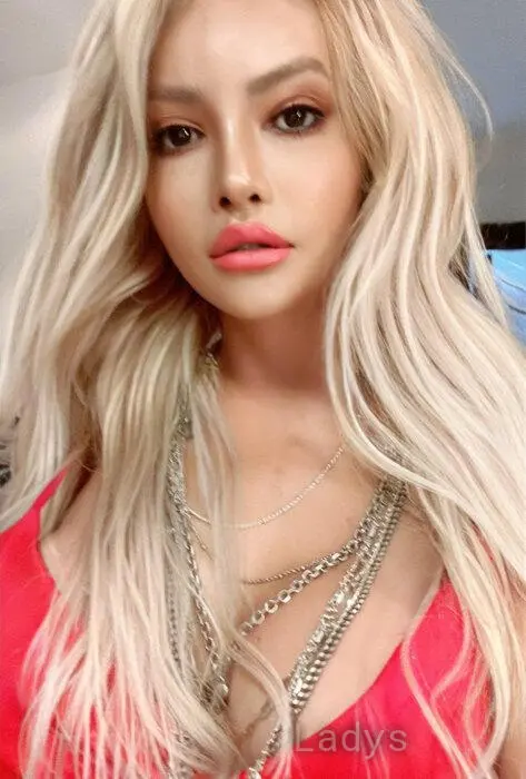 Duru Kiratli, 25 years beautiful nude Bodrum escorts girl, height 170 sm, Weight 60 kg