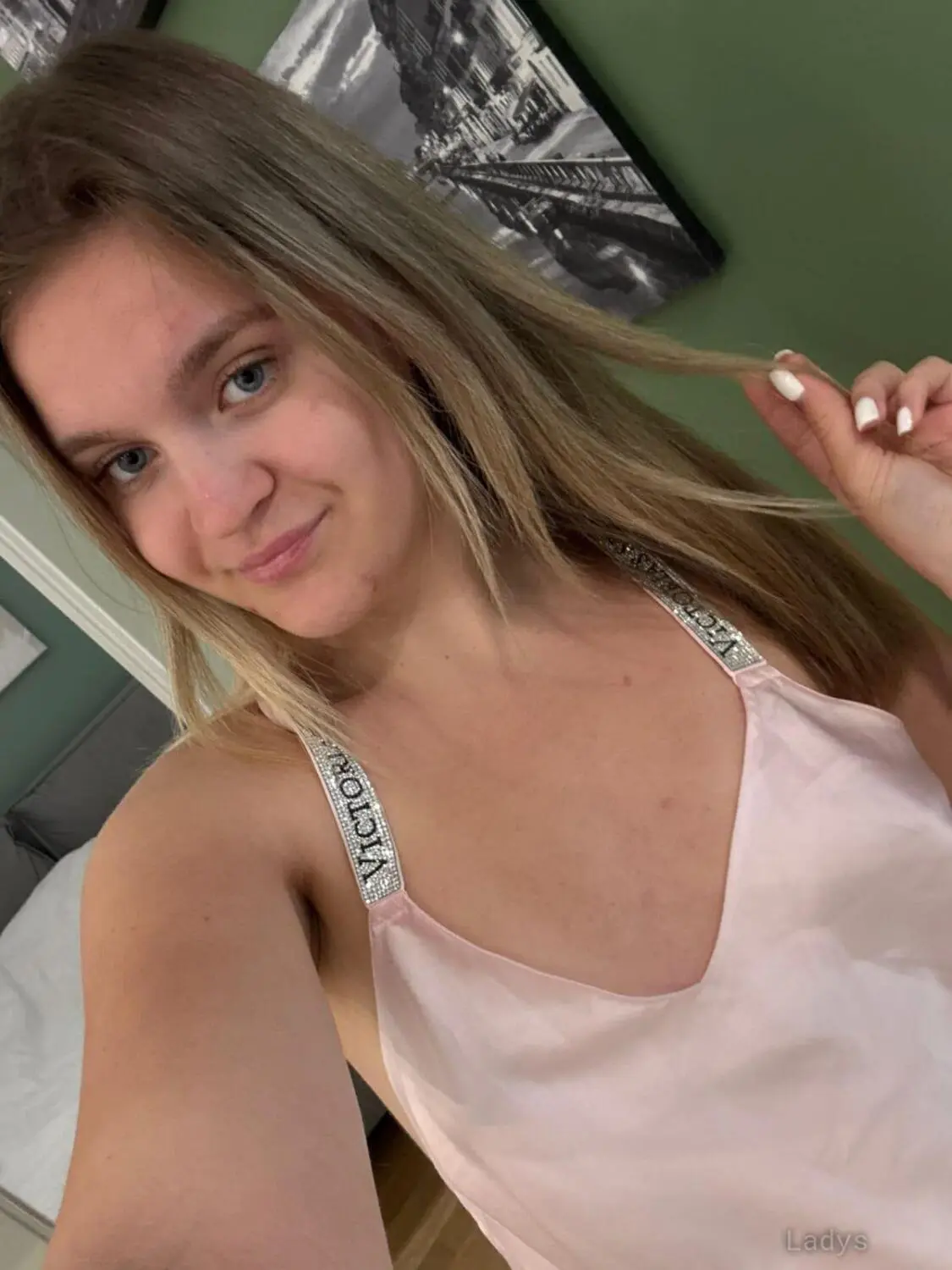 Samantha, 23 years beautiful nude Bolzano escorts girl, height 174 sm, Weight 60 kg