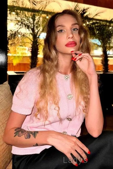 Vika, 23 years beautiful nude Bolzano escorts girl, height 175 sm, Weight 59 kg