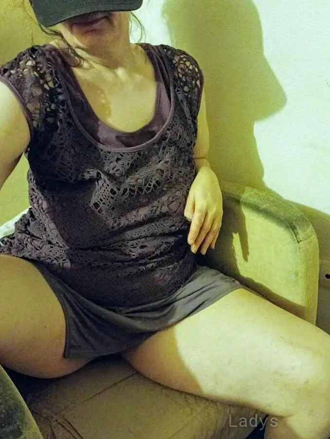 Lamis, 50 years old Bordeaux escort girl with big tits, height 155 sm, Weight 59 kg