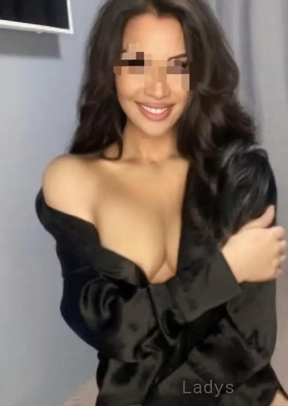 Vraie Italienne, 28 years beautiful nude Bordeaux escorts girl, height 172 sm, Weight 50 kg