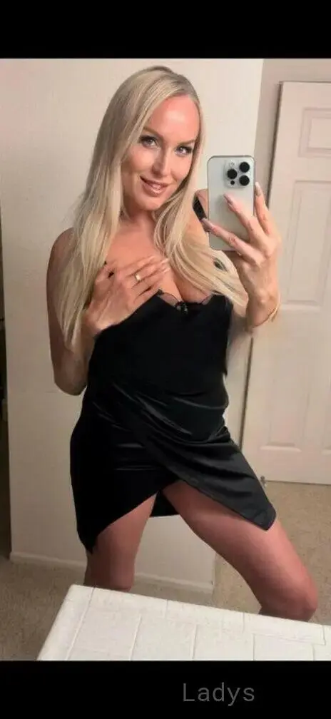 Aurelia Lamour, 32 years beautiful nude Boston escorts girl, height 183 sm, Weight 70 kg
