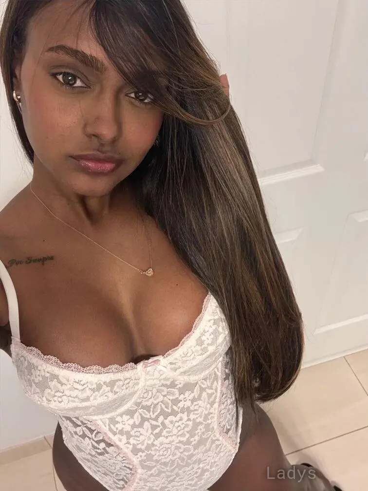 Darla, 24 years beautiful nude Boston escorts girl, height 160 sm, Weight 55 kg