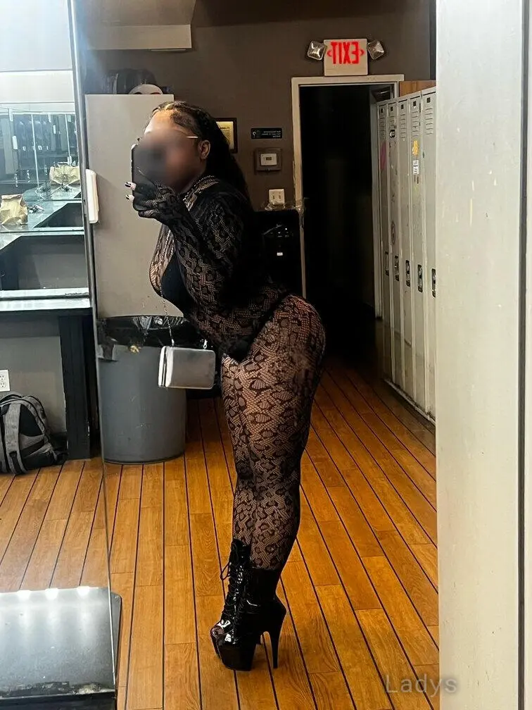 Empress, 22 years beautiful nude Boston escorts girl, height 158 sm, Weight 75 kg