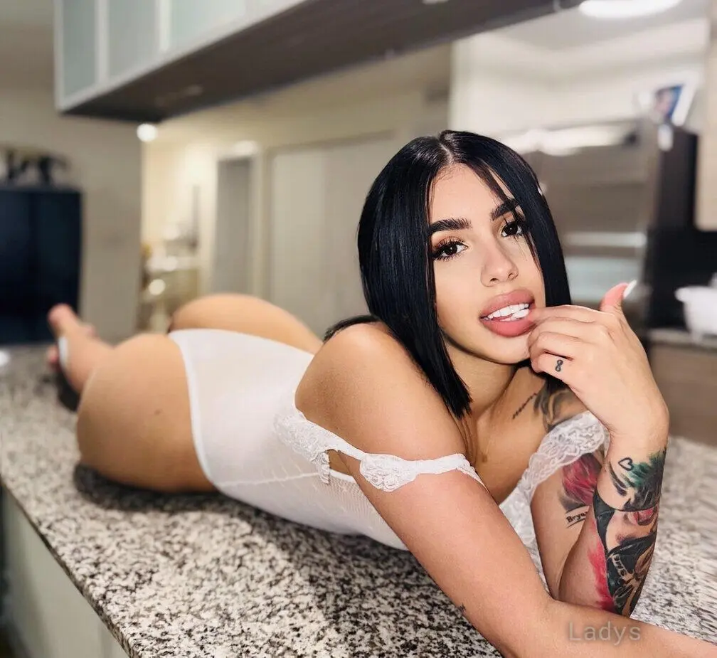 Kayle, 22 years beautiful nude Boston escorts girl, height 160 sm, Weight 55 kg
