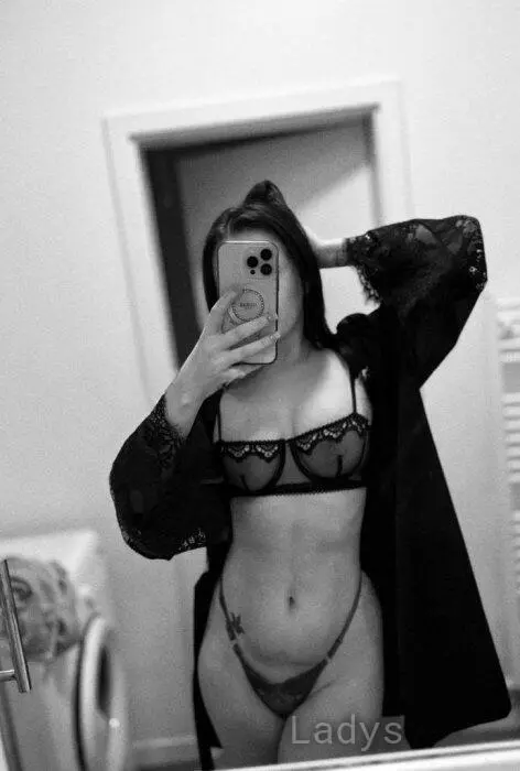 Daria, 21 years beautiful nude Bratislava escorts girl, height 167 sm, Weight 53 kg