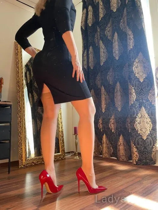 Selena, 39 years beautiful nude Bratislava escorts girl, height 174 sm, Weight 64 kg