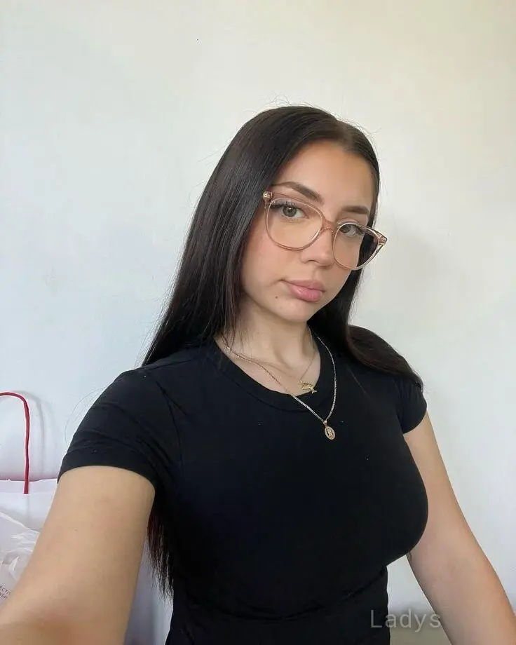 Bianchi Giulia, 33 years beautiful nude Brescia escorts girl, height 175 sm, Weight 55 kg