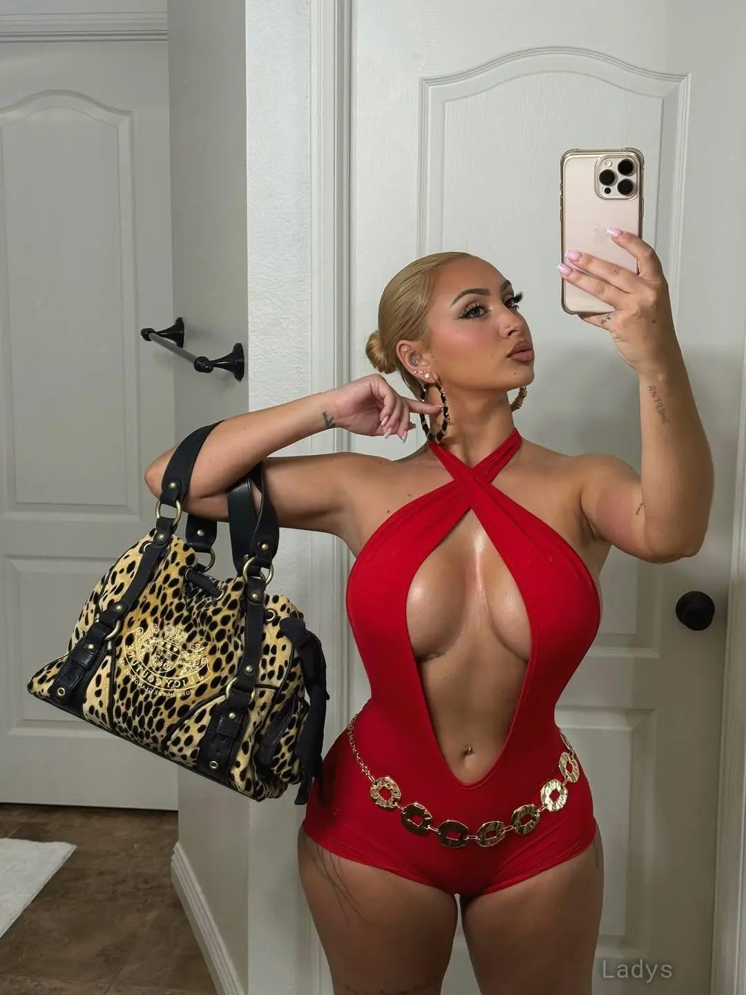 Salut viens sur télégram: @Ornellaea, 26 years beautiful nude Brest escorts girl, height 185 sm, Weight 47 kg