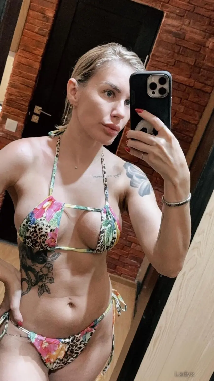 Alisha, 25 years beautiful nude Brisbane escorts girl, height 169 sm, Weight 59 kg