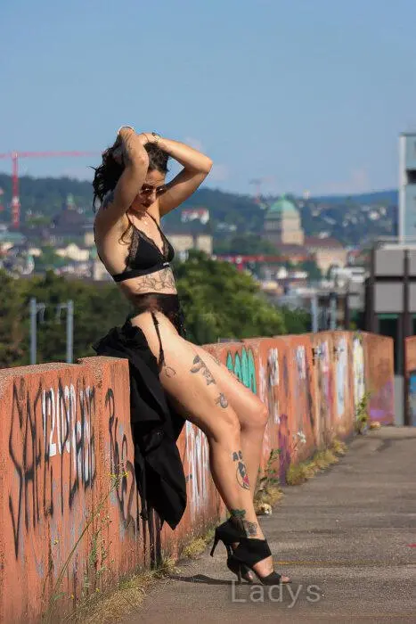 Valerie Sky, 33 years beautiful nude Brisbane escorts girl, height 181 sm, Weight 69 kg