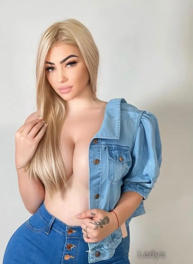 Ashley, 25 years beautiful nude Brooklyn escorts girl, height 162 sm, Weight 60 kg