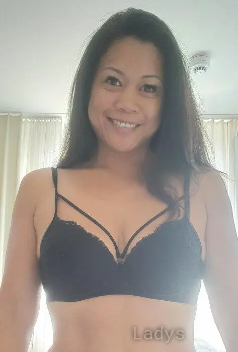 Luna, 37 years old Brussel escort girl with big tits, height 160 sm, Weight 60 kg