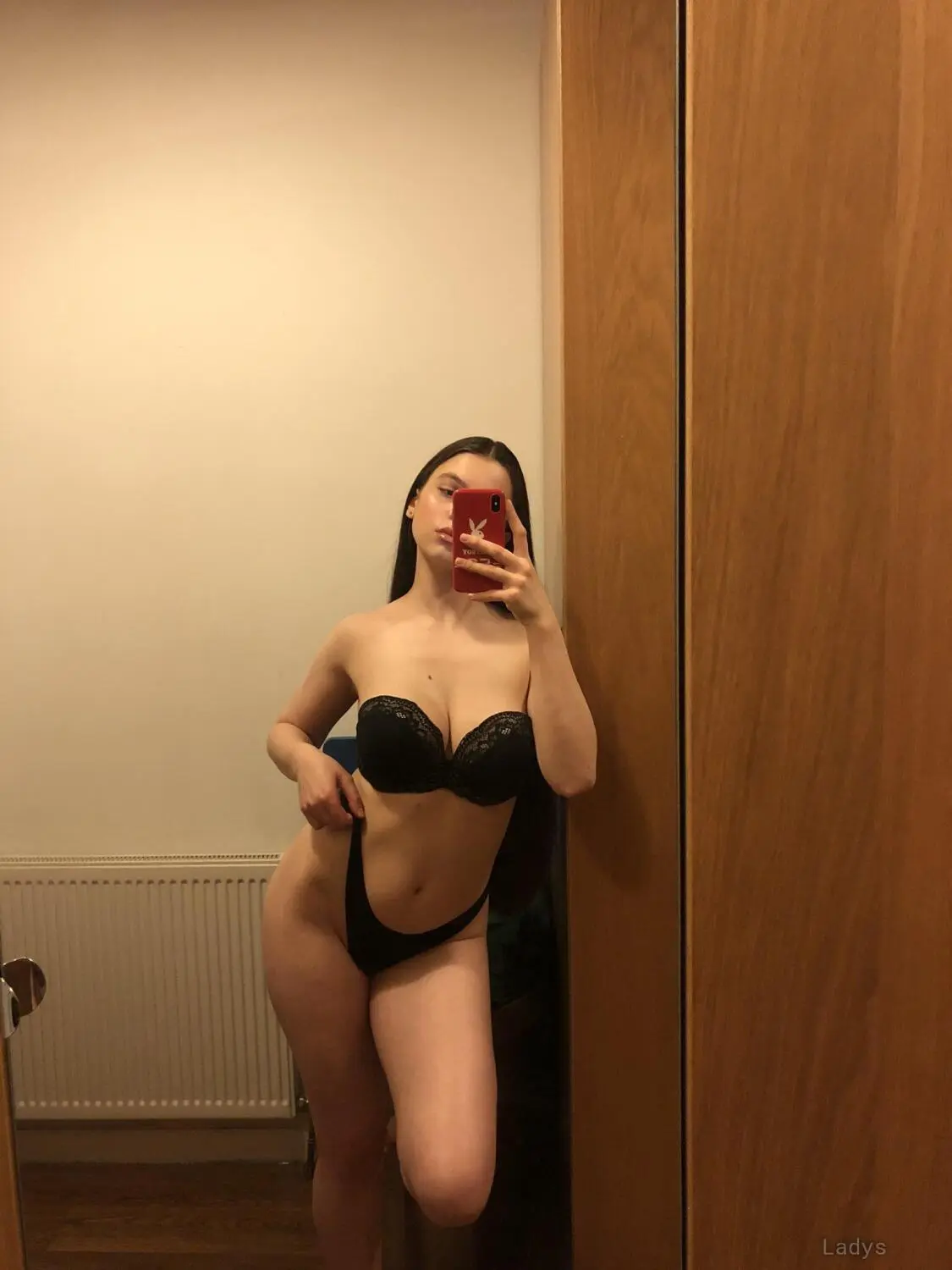 Alice, 28 years beautiful nude Brussel escorts girl, height 175 sm, Weight 52 kg