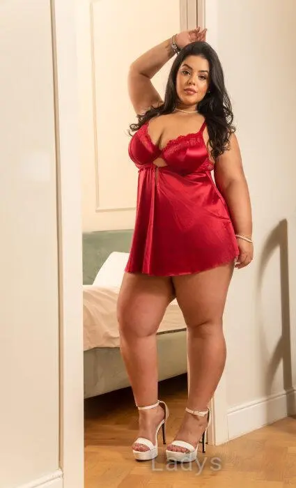 Giulia, 25 years old Bucharest escort girl with big tits, height 164 sm, Weight 52 kg