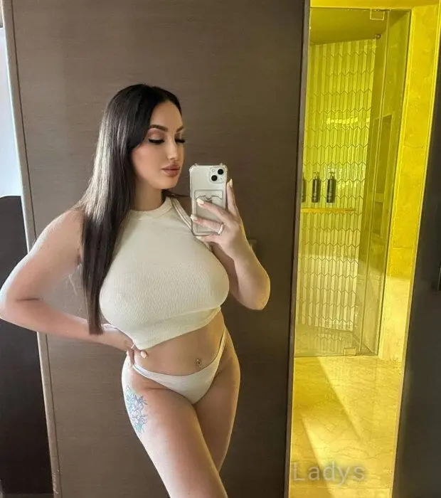Harshi, 26 years old Bucharest escort girl with big tits, height 149 sm, Weight 51 kg