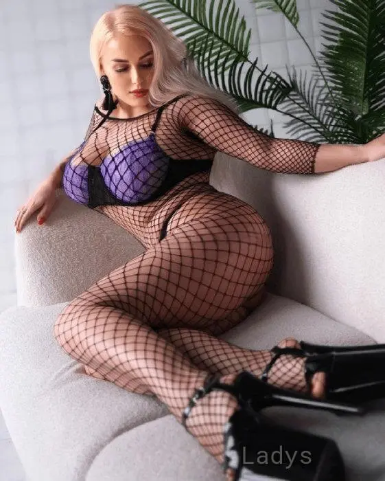 Amily, 27 years beautiful nude Bucharest escorts girl, height 167 sm, Weight 56 kg
