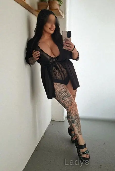 Amy, 30 years beautiful nude Bucharest escorts girl, height 162 sm, Weight 61 kg