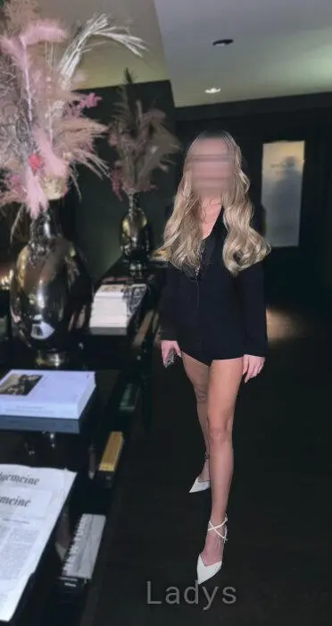 Ariana, 26 years beautiful nude Budapest escorts girl, height 170 sm, Weight 51 kg
