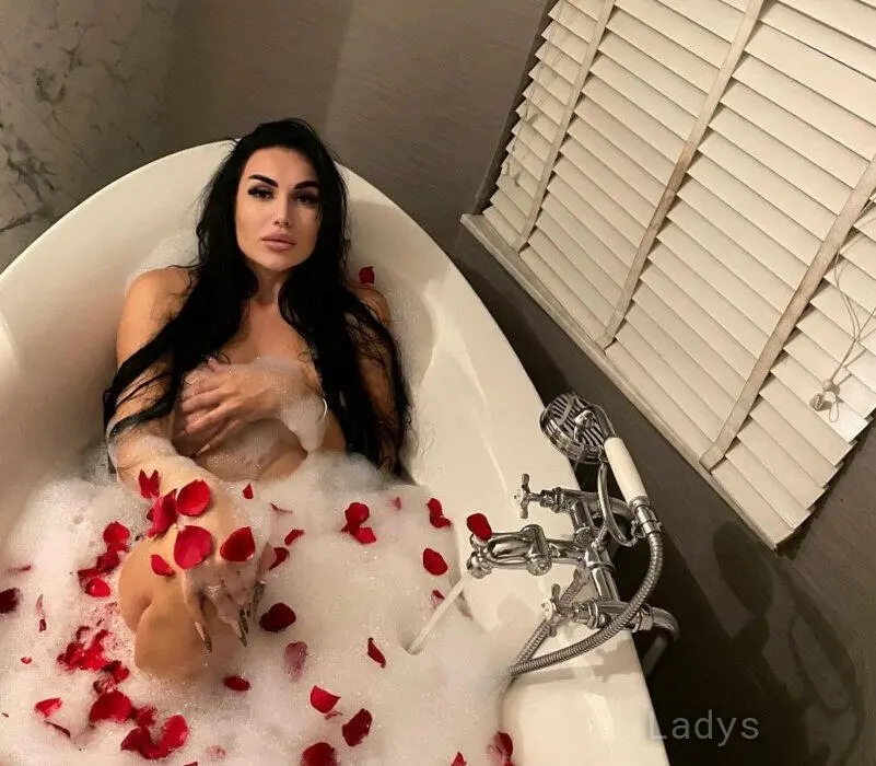 Elena, 21 years beautiful nude Budapest escorts girl, height 172 sm, Weight 57 kg