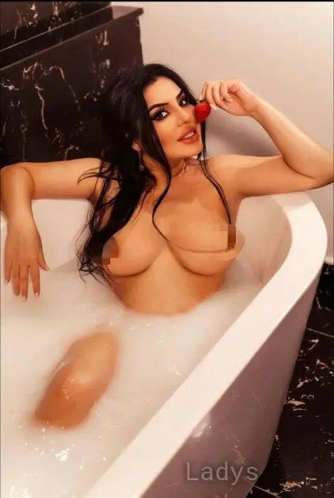 Kamalia, 31 years beautiful nude Budapest escorts girl, height 173 sm, Weight 63 kg