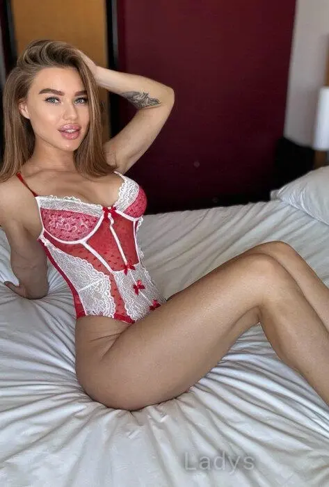 Lana, 23 years beautiful nude Budapest escorts girl, height 168 sm, Weight 52 kg