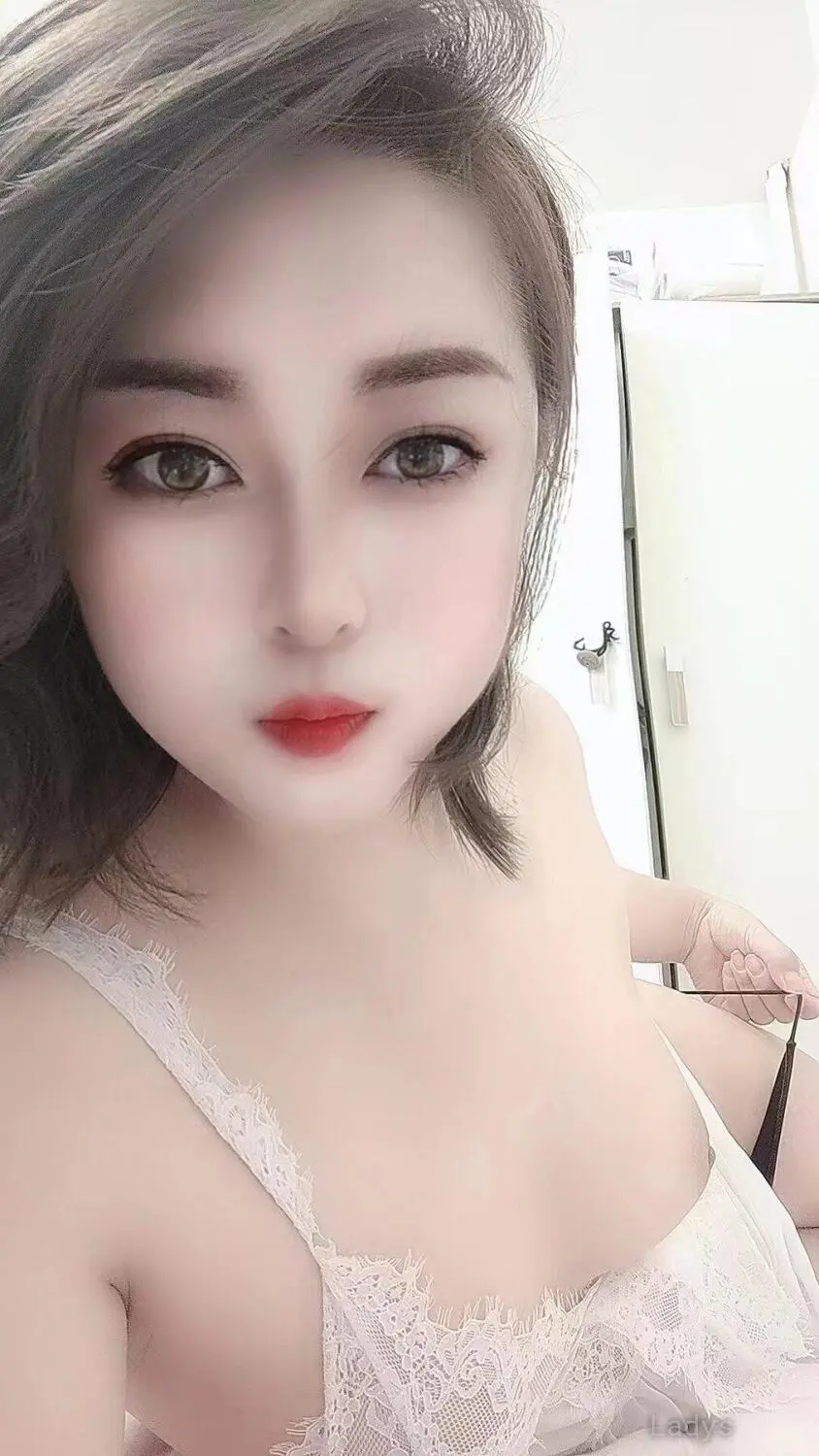 Yihanhan, 23 years old Budva escort girl with big tits, height 166 sm, Weight  kg