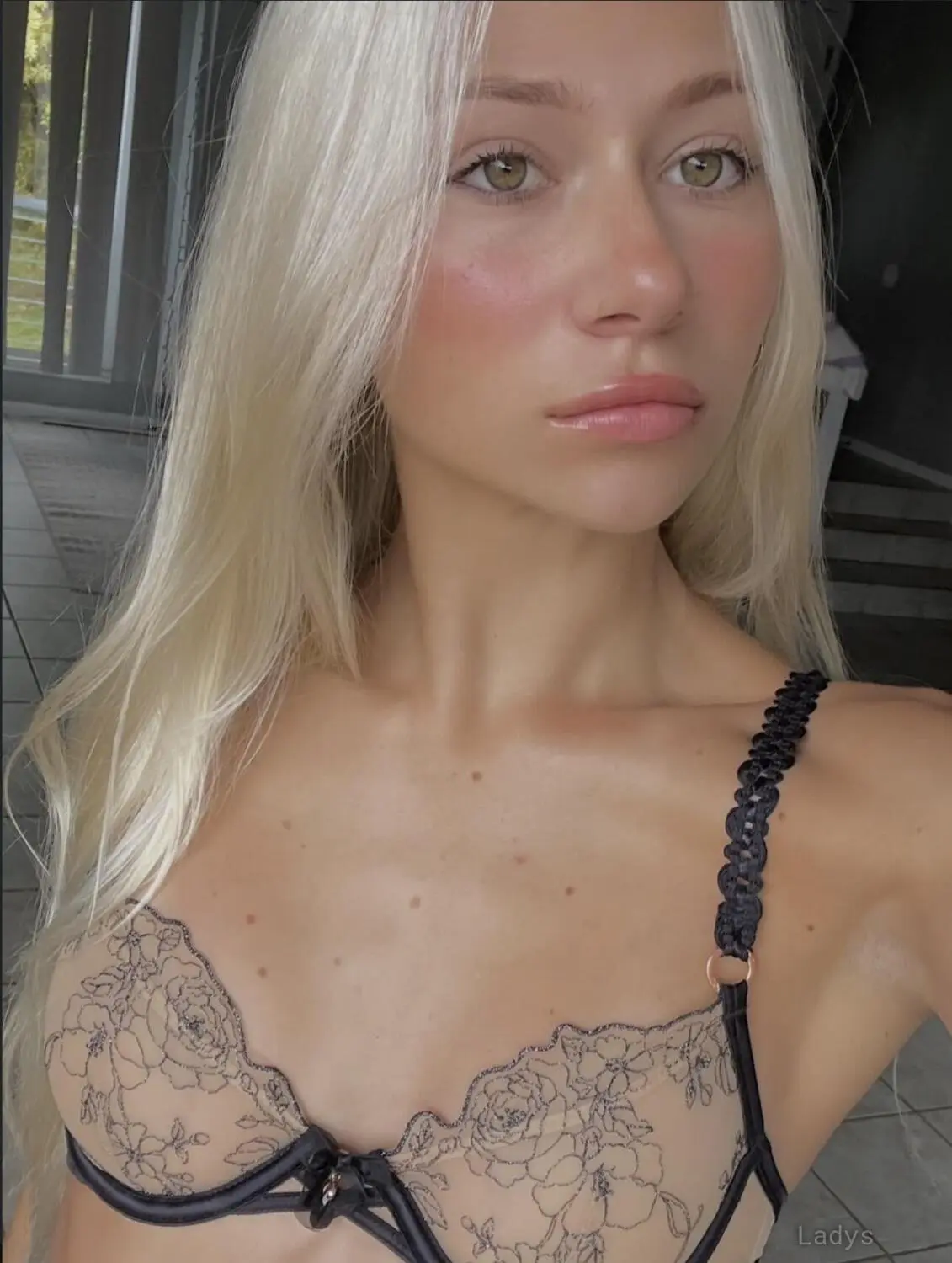 Emily, 25 years beautiful nude Budva escorts girl, height 164 sm, Weight 50 kg