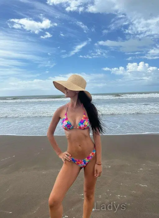 Anabella, 30 years beautiful nude Buenos Aires escorts girl, height 174 sm, Weight 53 kg