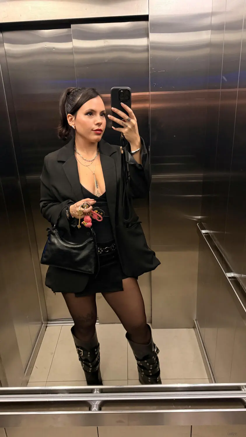 Moon, 28 years beautiful nude Buenos Aires escorts girl, height 170 sm, Weight 72 kg