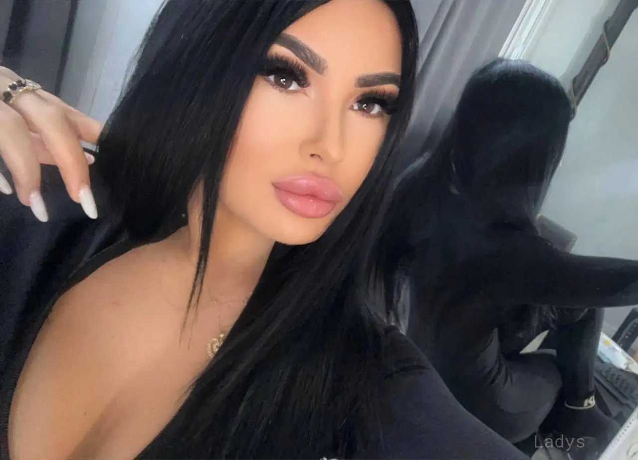 Thalia Velar, 28 years beautiful nude Buenos Aires escorts girl, height 163 sm, Weight 68 kg