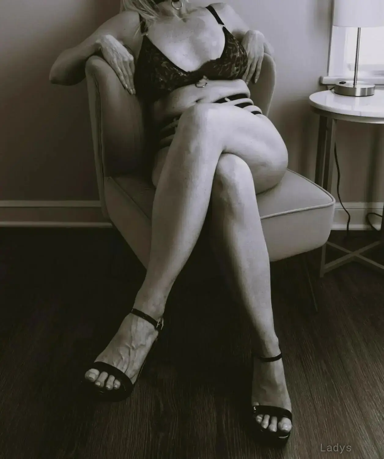Charlie Divine, 50 years beautiful nude Buffalo escorts girl, height 174 sm, Weight 68 kg