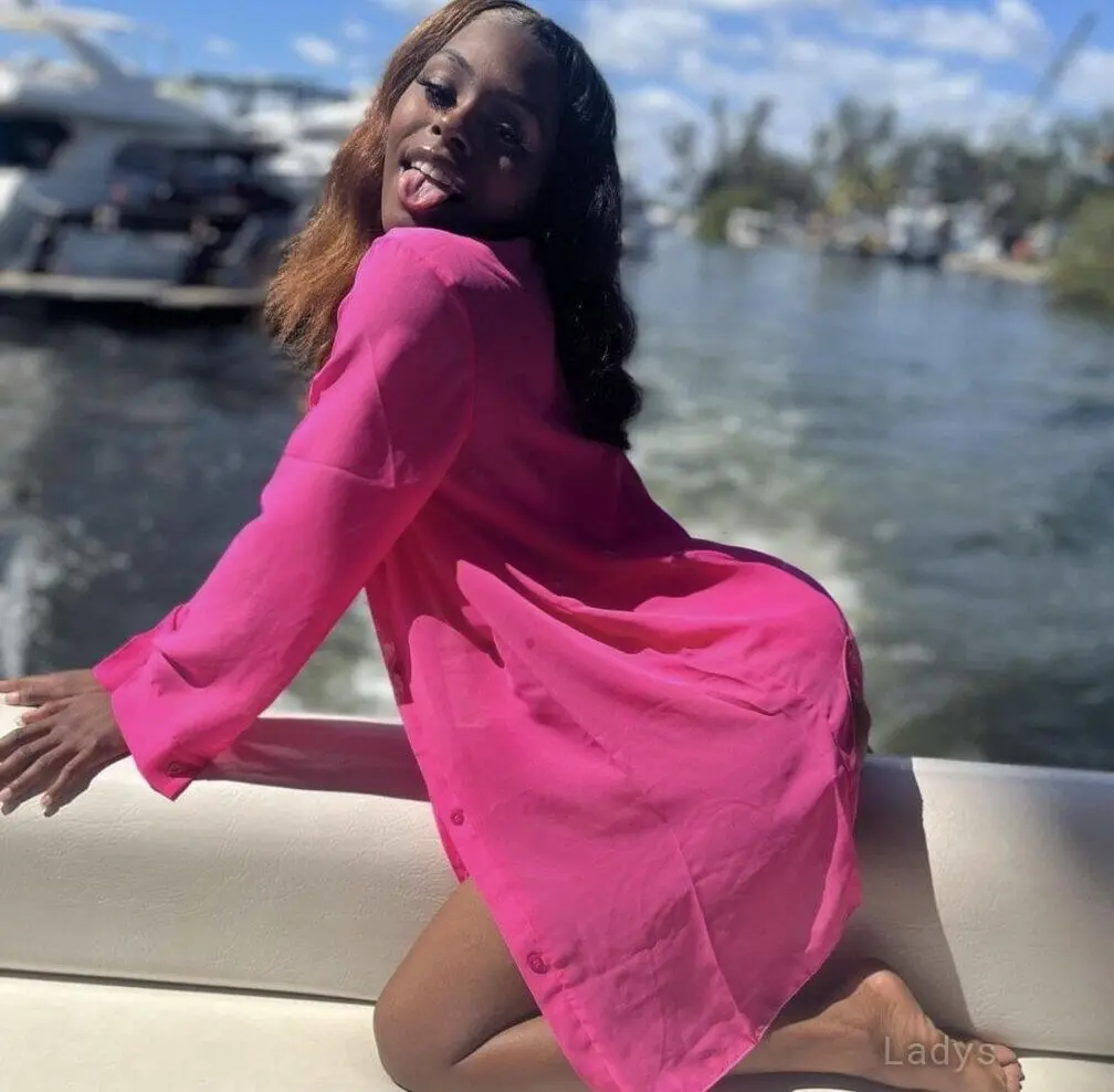 Chocolate Goddess, 23 years beautiful nude Buffalo escorts girl, height 160 sm, Weight 52 kg
