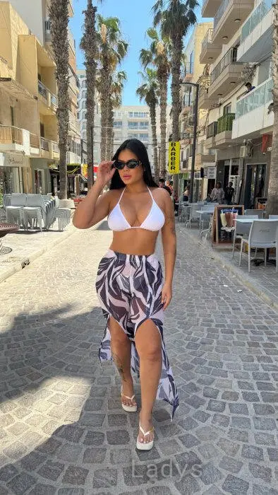 Luna, 22 years old Bugibba escort girl with big tits, height 162 sm, Weight 70 kg