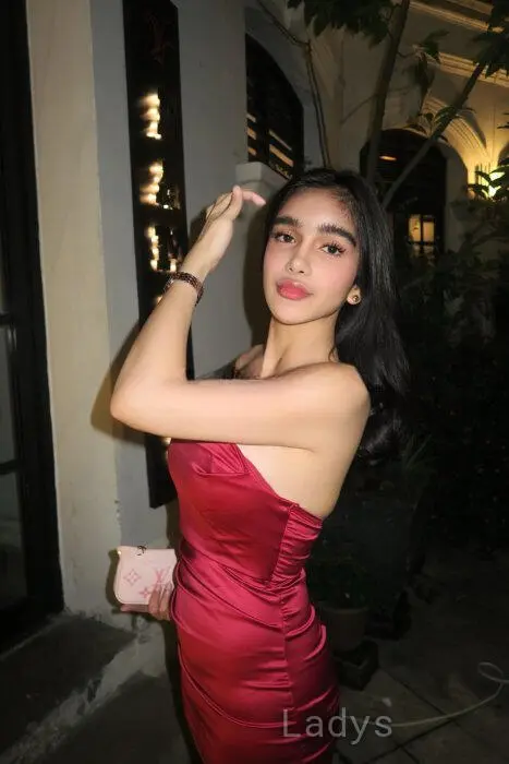 Bea, 22 years beautiful nude Bugis escorts girl, height 164 sm, Weight 60 kg