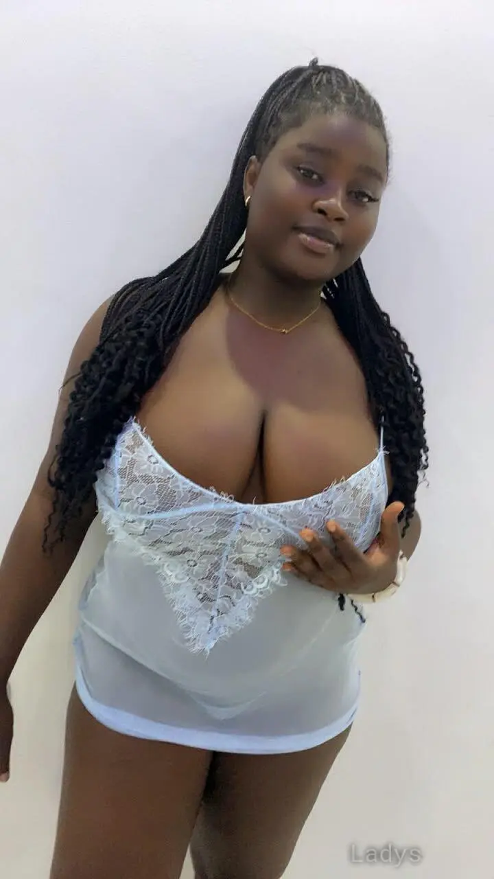 Caroline, 23 years old Cairo escort girl with big tits, height 162 sm, Weight  kg