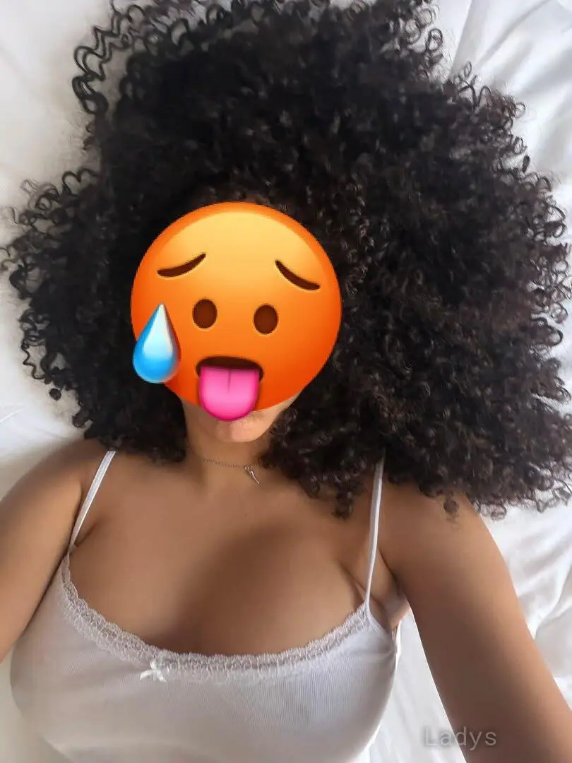 Hazel, 24 years old Cairo escort girl with big tits, height 164 sm, Weight kg