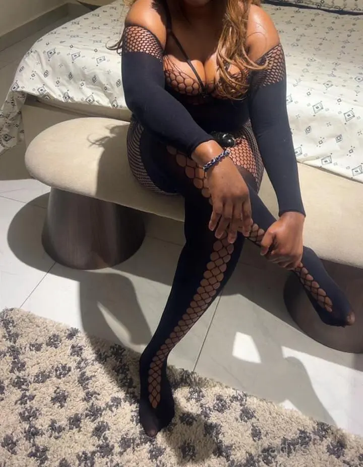 Jennifer, 24 years old Cairo escort girl with big tits, height 160 sm, Weight kg