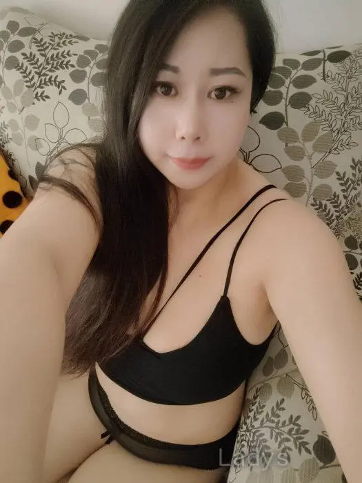 Belle, 29 years beautiful nude Cairo escorts girl, height 165 sm, Weight 57 kg