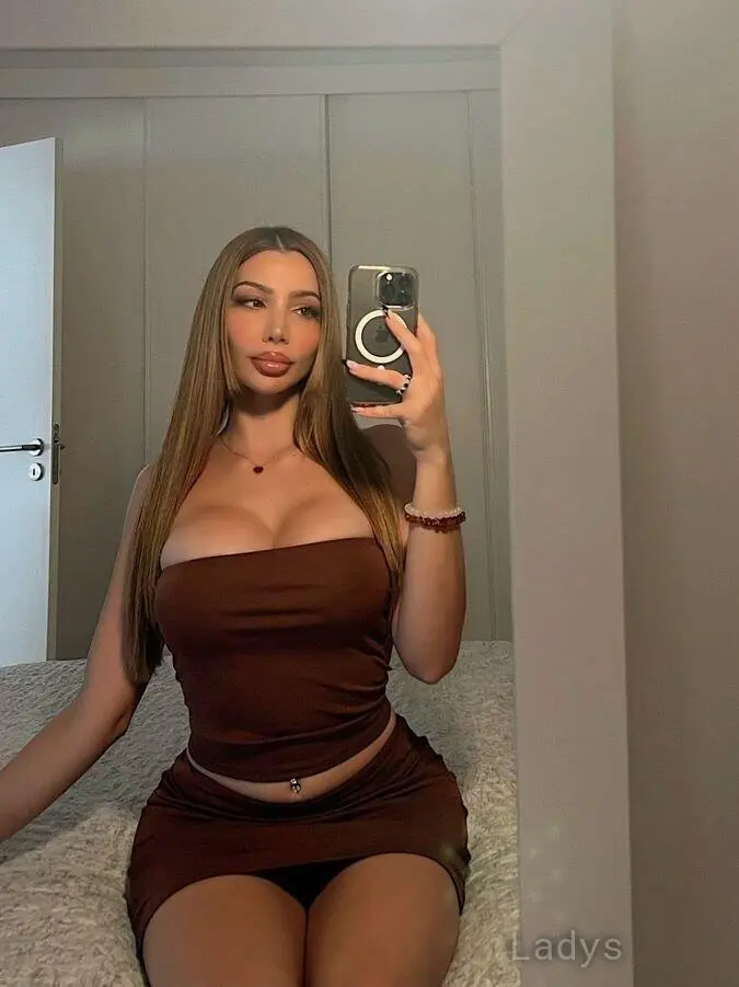 Lisa, 27 years beautiful nude Cairo escorts girl, height 170 sm, Weight  kg