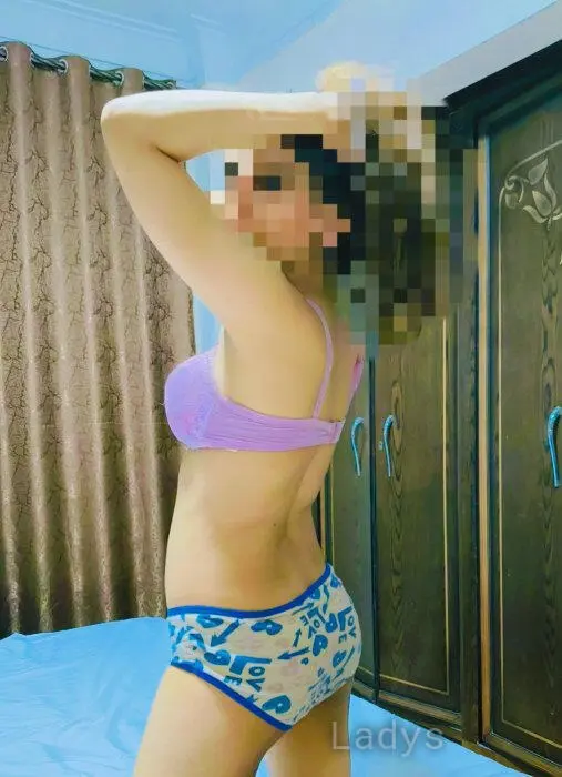 Malak, 19 years beautiful nude Cairo escorts girl, height 165 sm, Weight 55 kg