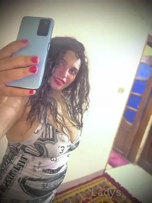 Randa, 24 years beautiful nude Cairo escorts girl, height 165 sm, Weight 73 kg