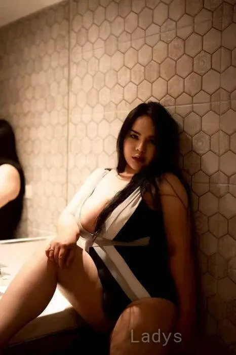 Trista, 27 years beautiful nude Cairo escorts girl, height 169 sm, Weight 79 kg